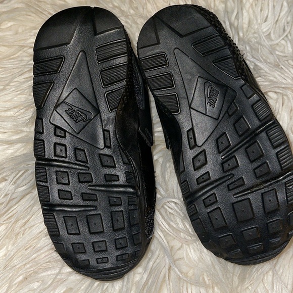 NWOT Nike Huarache Black 9C Easy On NEVER WORN Excellent Condition - Picture 8 of 9